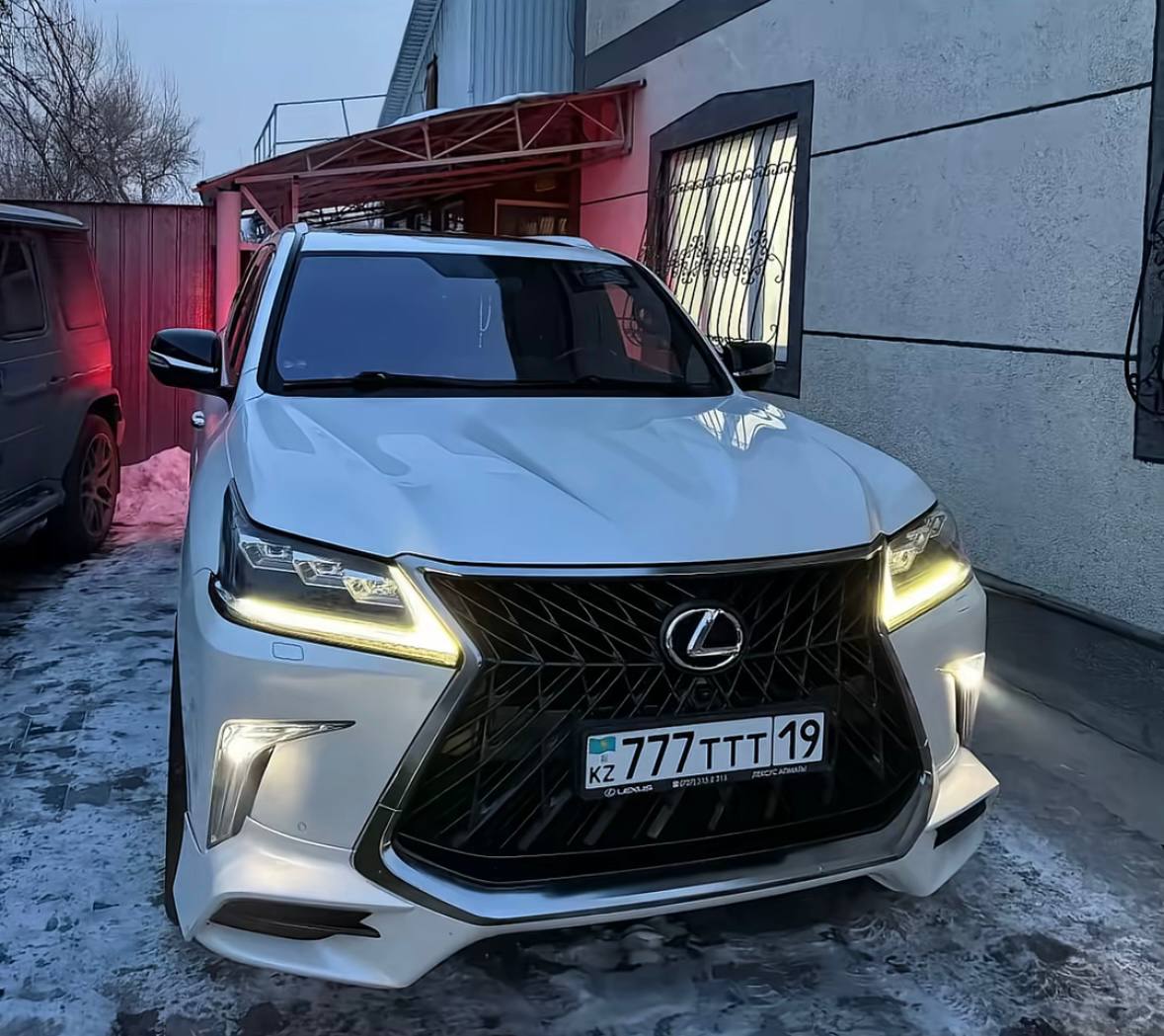 Lexus LX 777TTT19
